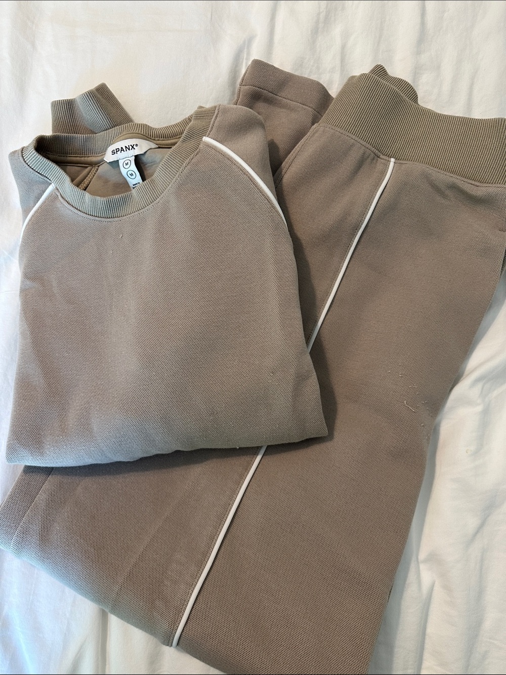 SPANX Women’s Matching Set Crewneck Sweatshirt with White Piping and Pants, Sz M
